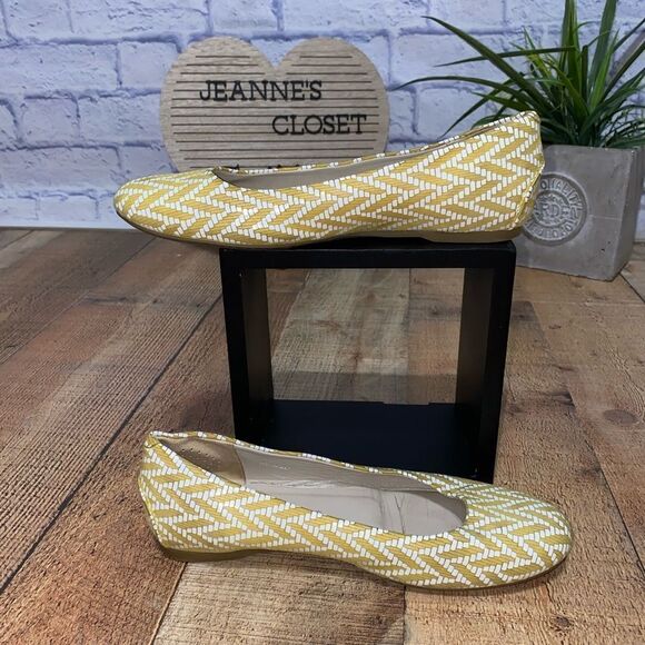 SAS Lacey - Ballet Flat
Color: Chevron Yellow - Picture 6 of 10